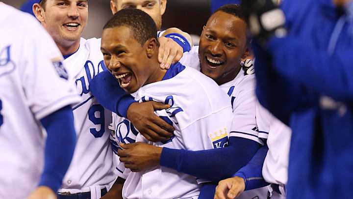 Clutch hitting, timely baserunning keep Royals in postseason hunt