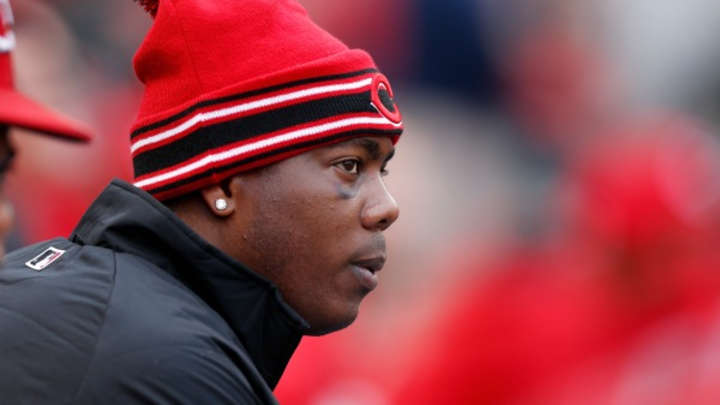 Reds closer Aroldis Chapman faces live hitters, is 'electrifying'