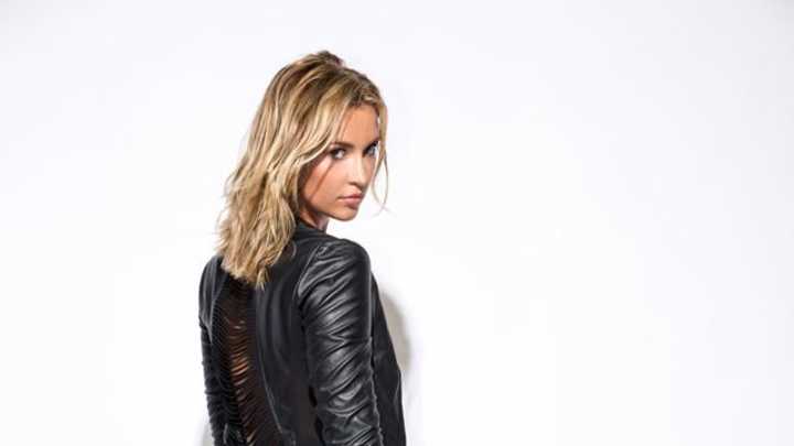 Tuesday's P.M. Hot Clicks: College Superfans of the Week Tuesday's P.M. Hot Clicks: College Superfans of the Week