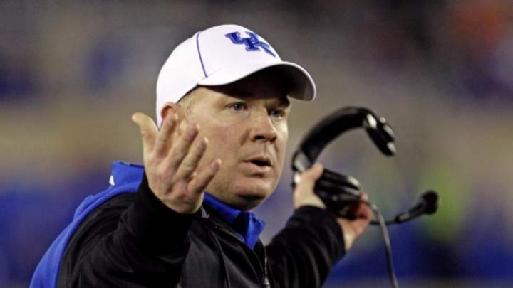 Kentucky gives Mark Stoops contract extension Kentucky gives Mark Stoops contract extension