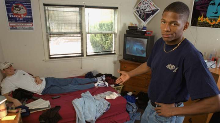 From The Vault: NBA players in their dorm rooms