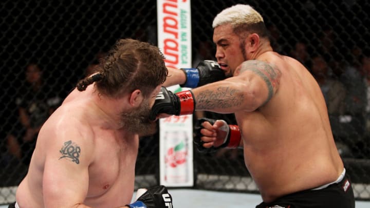 Mark Hunt's UFC revival continues with knockout of Roy Nelson Mark Hunt's UFC revival continues with knockout of Roy Nelson