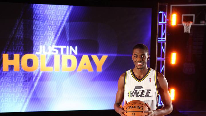 Warriors sign Jrue Holiday's brother, free agent guard Justin Holiday Warriors sign Jrue Holiday's brother, free agent guard Justin Holiday