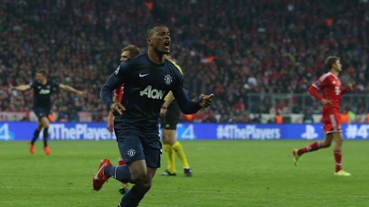 Manchester United's Patrice Evra signs one-year extension