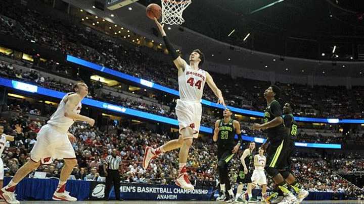 Wisconsin dominates Baylor, advances to Elite Eight