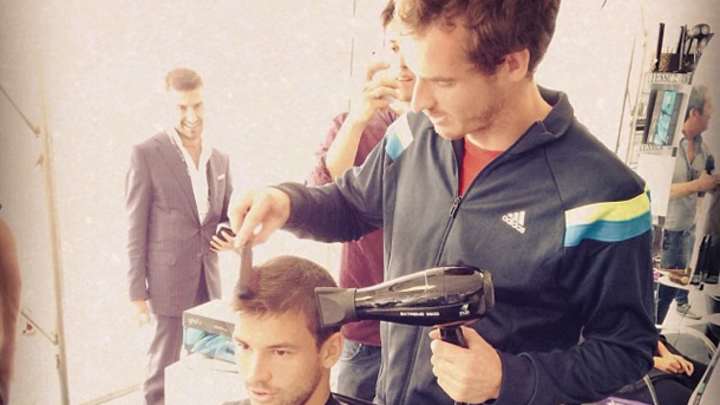 Photos: Andy Murray helps out Grigor Dimitrov at the hair salon
