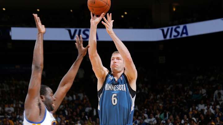 Report: Timberwolves re-sign Robbie Hummel to one-year deal