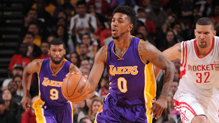 Lakers' Nick Young warned for flopping on three-pointer vs. Hawks