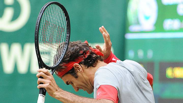 Watch: Roger Federer had no idea he won his semifinal in Halle