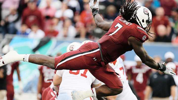 Jadeveon Clowney runs 4.53 40-yard dash at 2014 NFL combine Jadeveon Clowney runs 4.53 40-yard dash at 2014 NFL combine