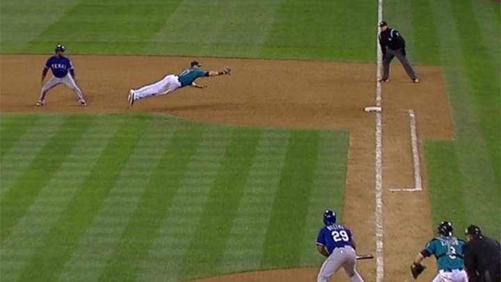 Justin Smoak rescues Fernando Rodney with dive, unassisted double play