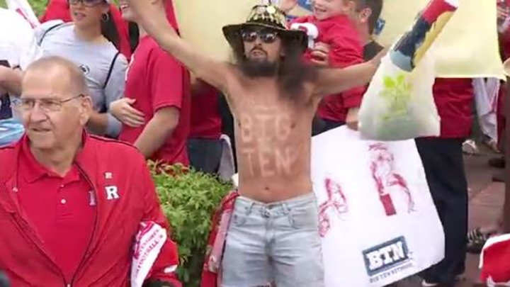 Rutgers fan gets extreme suntan, is ready for some football