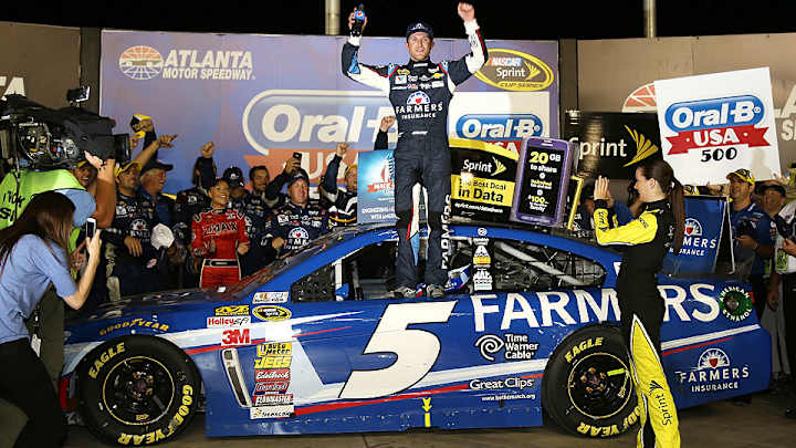 Kasey Kahne holds off Matt Kenseth to win Atlanta shootout