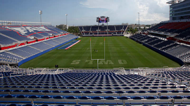 FAU names stadium field after Howard Schnellenberger FAU names stadium field after Howard Schnellenberger