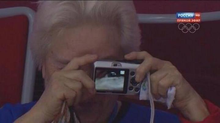 This Elderly Woman in Sochi is An Adorably Inept Photographer
