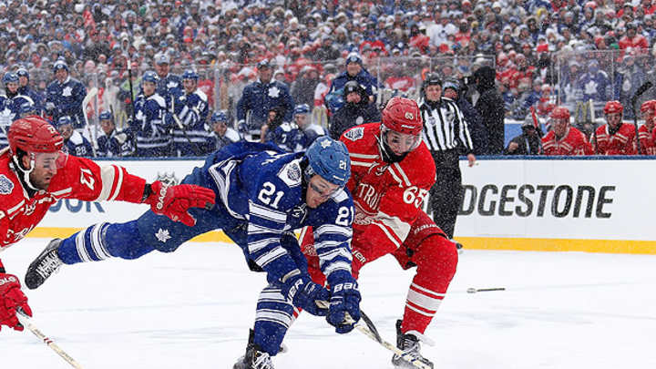 Snowy 2014 Winter Classic enchants, but game was the worst one yet