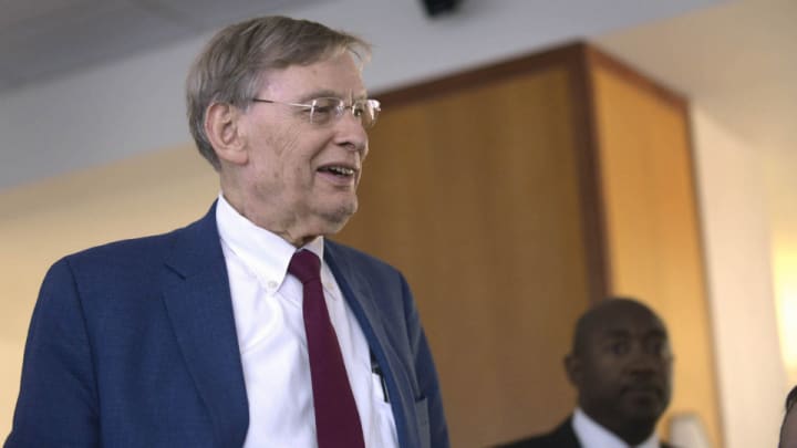 Padres fans petition to remove Bud Selig's name from stadium plaza