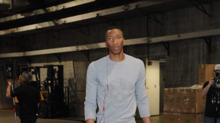 Video: Lakers' Kent Bazemore, Wesley Johnson hit on game-winning lob to top Blazers