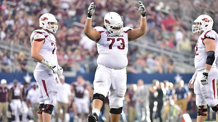 Watch: Arkansas offensive lineman throws touchdown pass against UAB