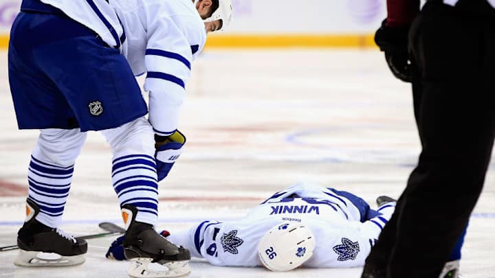 Maple Leafs' Daniel Winnik taken off ice on stretcher after nasty fall Maple Leafs' Daniel Winnik taken off ice on stretcher after nasty fall