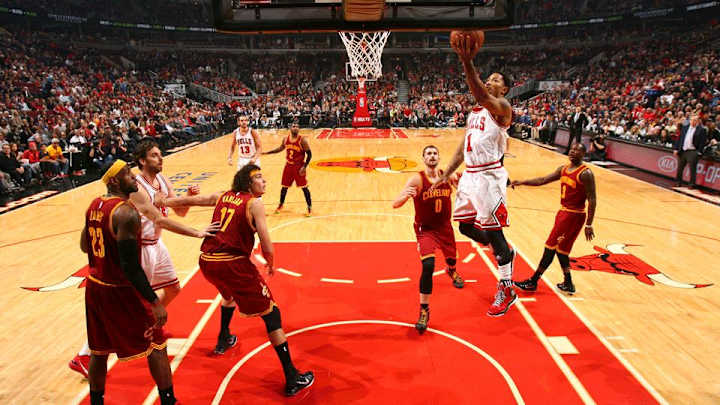 Bulls' Derrick Rose leaves Cavaliers game with apparent ankle injury