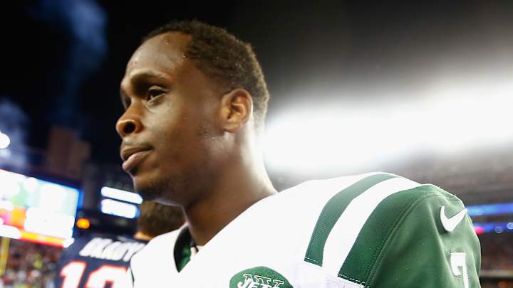 Jets' Geno Smith levels stadium worker on sideline Jets' Geno Smith levels stadium worker on sideline