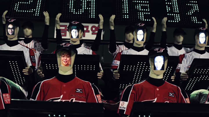 This Korean baseball team has robot fans