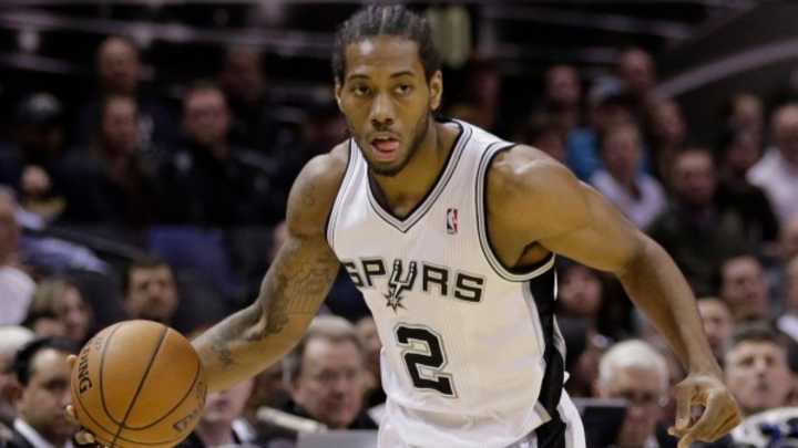 Spurs forward Kawhi Leonard suffers hand injury