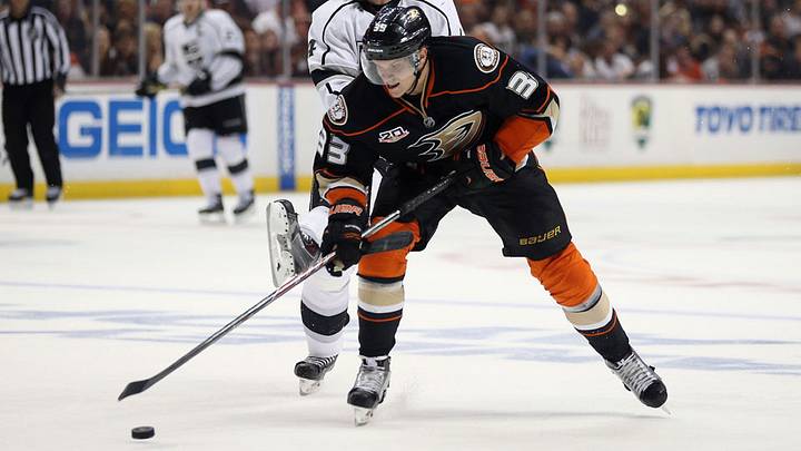 Report: Ducks re-sign RFA Jakob Silfverberg on one-year deal Report: Ducks re-sign RFA Jakob Silfverberg on one-year deal