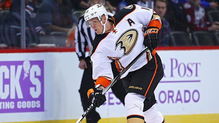 Ducks' Corey Perry leaves game against Wild with lower-body injury