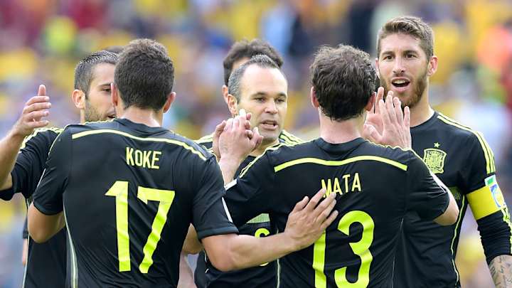 Plane carrying Spain's World Cup team struck by lightning