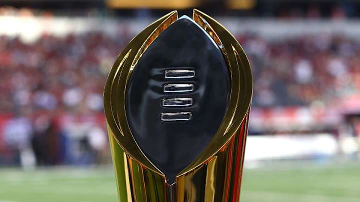 Top recruit Josh Sweat carted off with knee injury