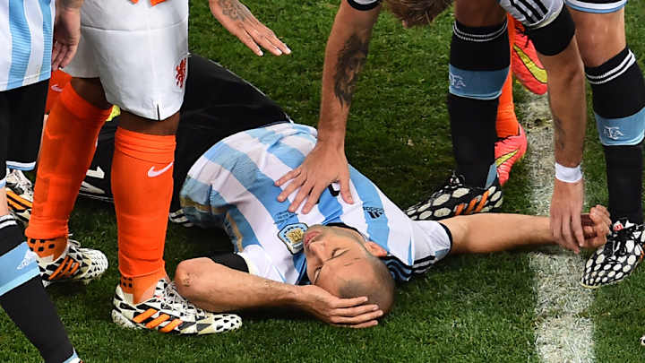 Watch: Javier Mascherano stumbles to ground with head injury, re-enters