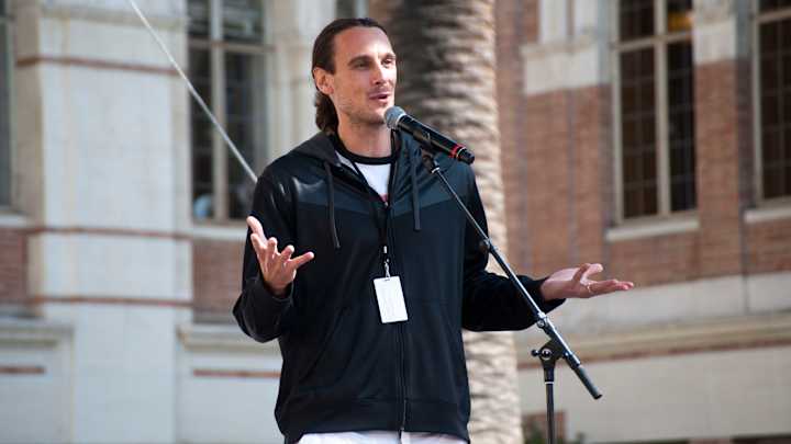 Vikings bring in attorney Ted Wells to help with Chris Kluwe settlement