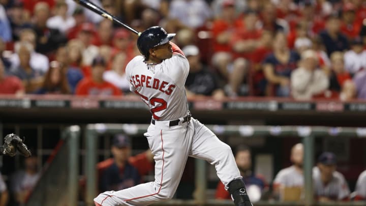 Yoenis Cespedes leaves game with right hand contusion