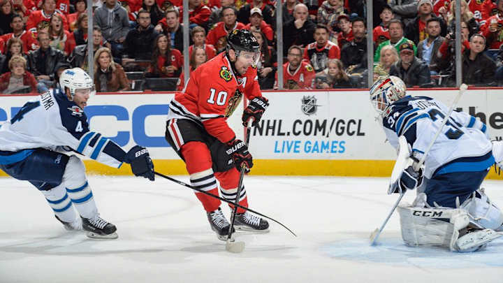 Blackhawks forward Patrick Sharp out three to four weeks