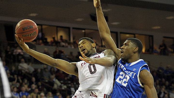No. 17 Kentucky stumbles at South Carolina; more Saturday night hoops