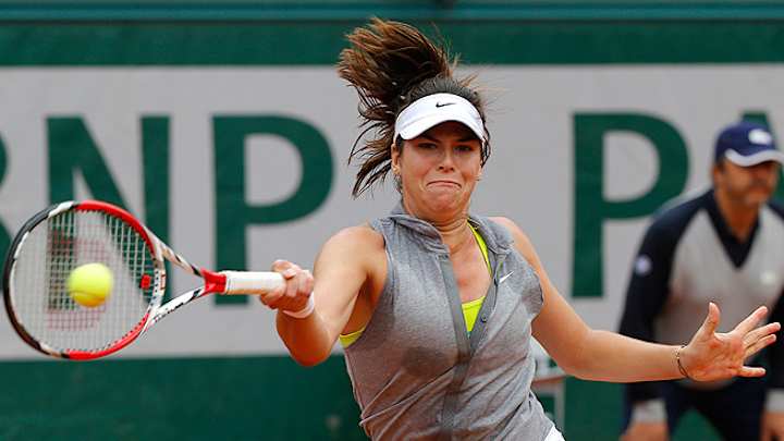 No. 3 Radwanska loses to Tomljanovic; Sharapova wins 6-0, 6-0
