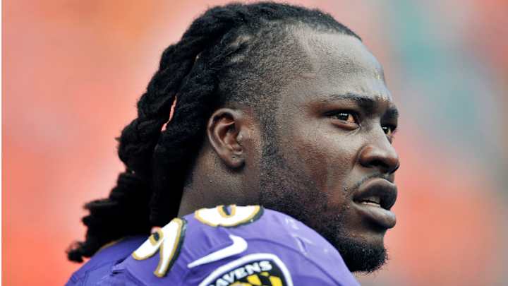 Pernell McPhee aiming to lead Ravens in sacks