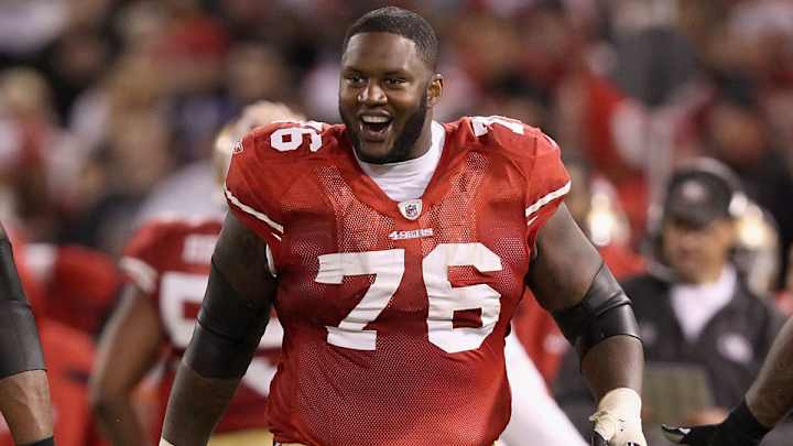 49ers' Anthony Davis clarifies he is not Pelicans' Anthony Davis