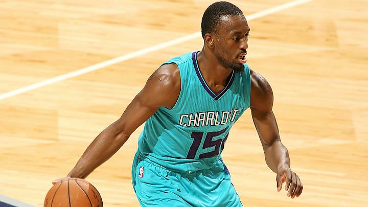 Video: Hornets' Kemba Walker hits game-winning layup to beat Knicks