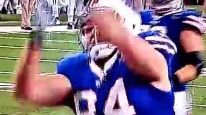 Bills' Scott Chandler scores, celebrates by shoveling snow