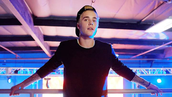 Justin Bieber fell off his skateboard in New York City