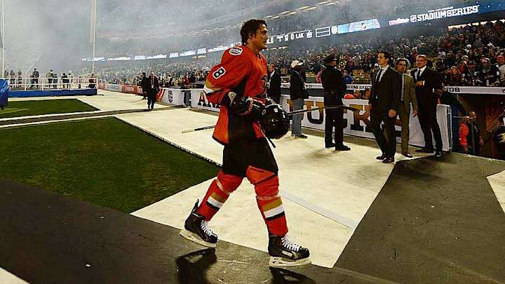 Teemu Selanne teases fans with Monday's press conference