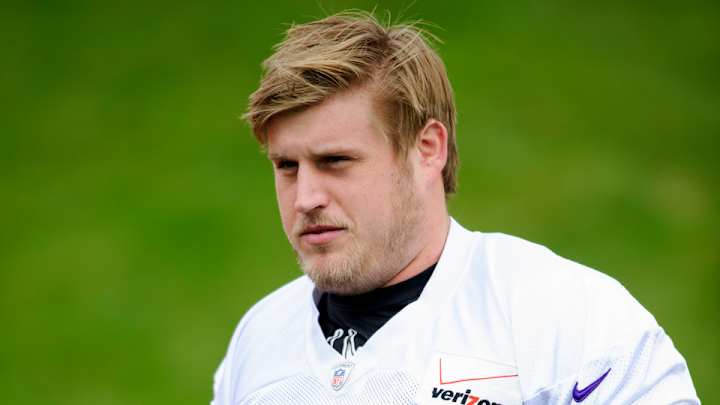 Minnesota Vikings waive previously suspended DE Spencer Nealy Minnesota Vikings waive previously suspended DE Spencer Nealy