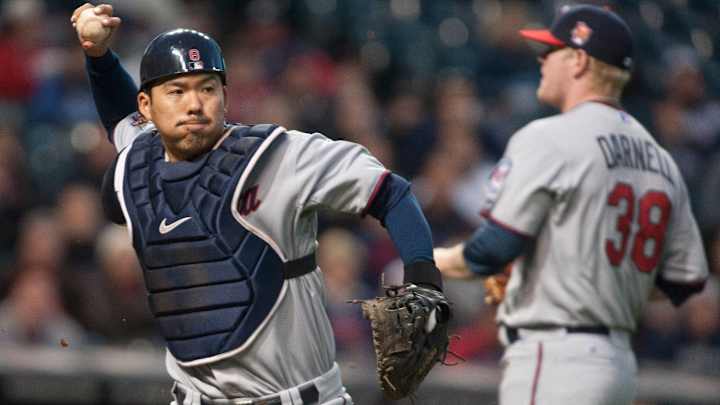 Kurt Suzuki signs contract extension with Twins