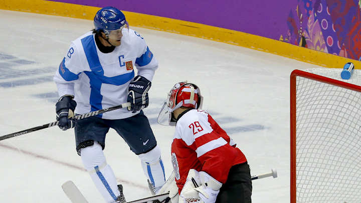Finland's Selanne leaves Sochi opener with injury