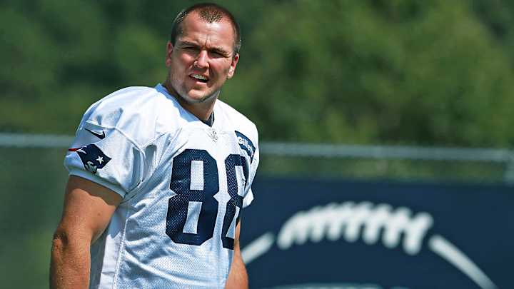 Patriots release tight end Ben Hartsock four days after signing him