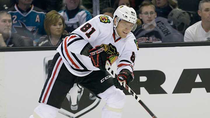 Blackhawks' Marian Hossa leave Stadium Series game with injury Blackhawks' Marian Hossa leave Stadium Series game with injury