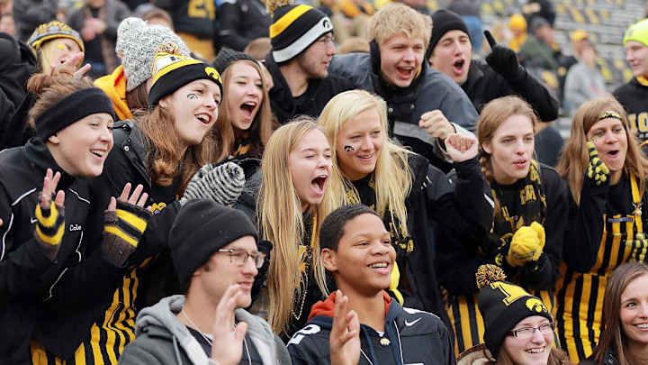 College Superfans, Nov. 17-23